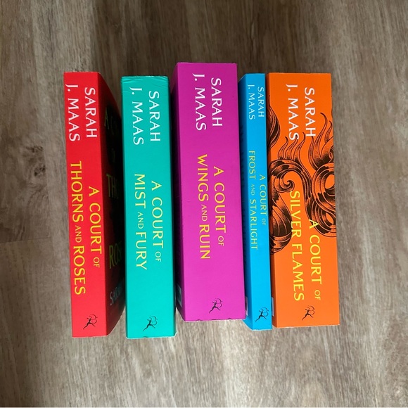 A court of thorns and roses full series - Picture 3 of 3